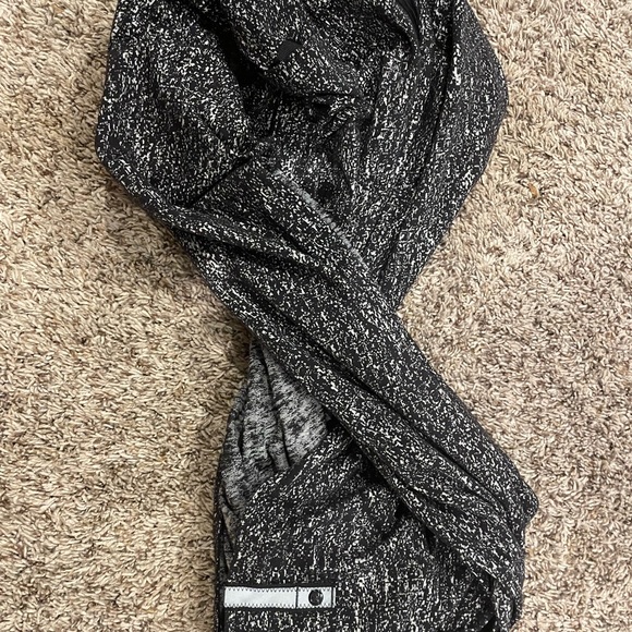 Lululemon Infinity Scarf - Picture 2 of 4